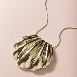 The Shell Pendant Necklace